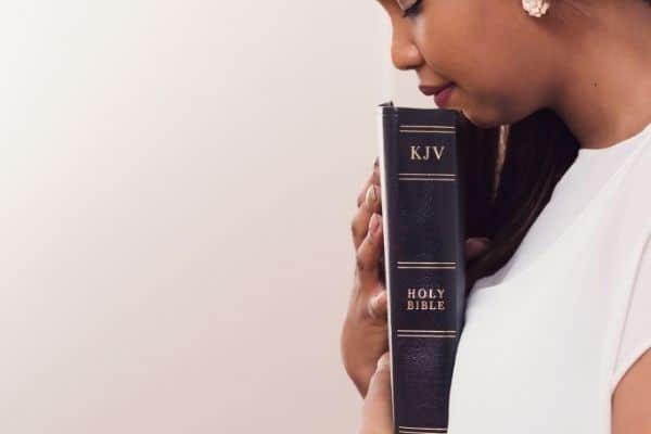 How do you start reading the Bible as a beginner? Try my best tips on how to read using the KJV version.