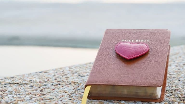 20 Glorious Scriptures about God’s Love